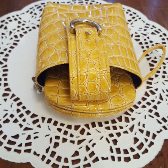 Yellow faux alligator wallet - Picture 3 of 6